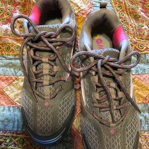 Women’s trail shoes